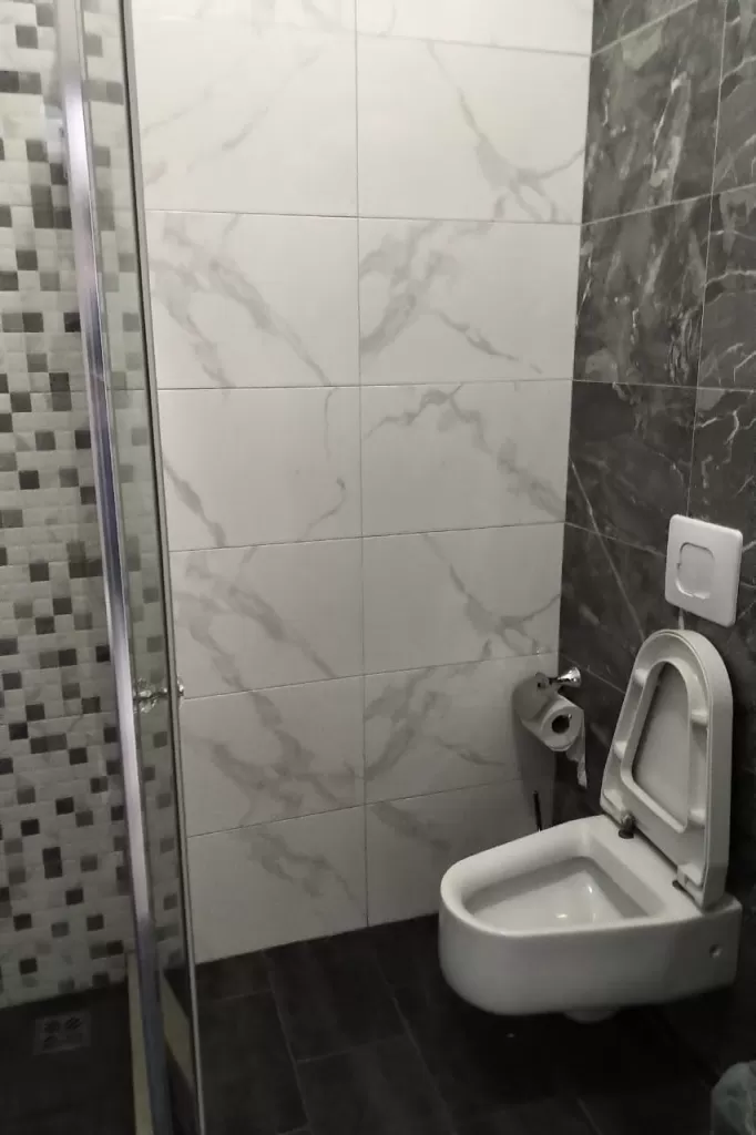 Family Bathroom 2.jpg